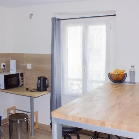 Nice Flat In The Batignolles District * Parijs