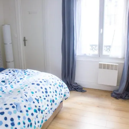 Nice Flat In The Batignolles District Parijs